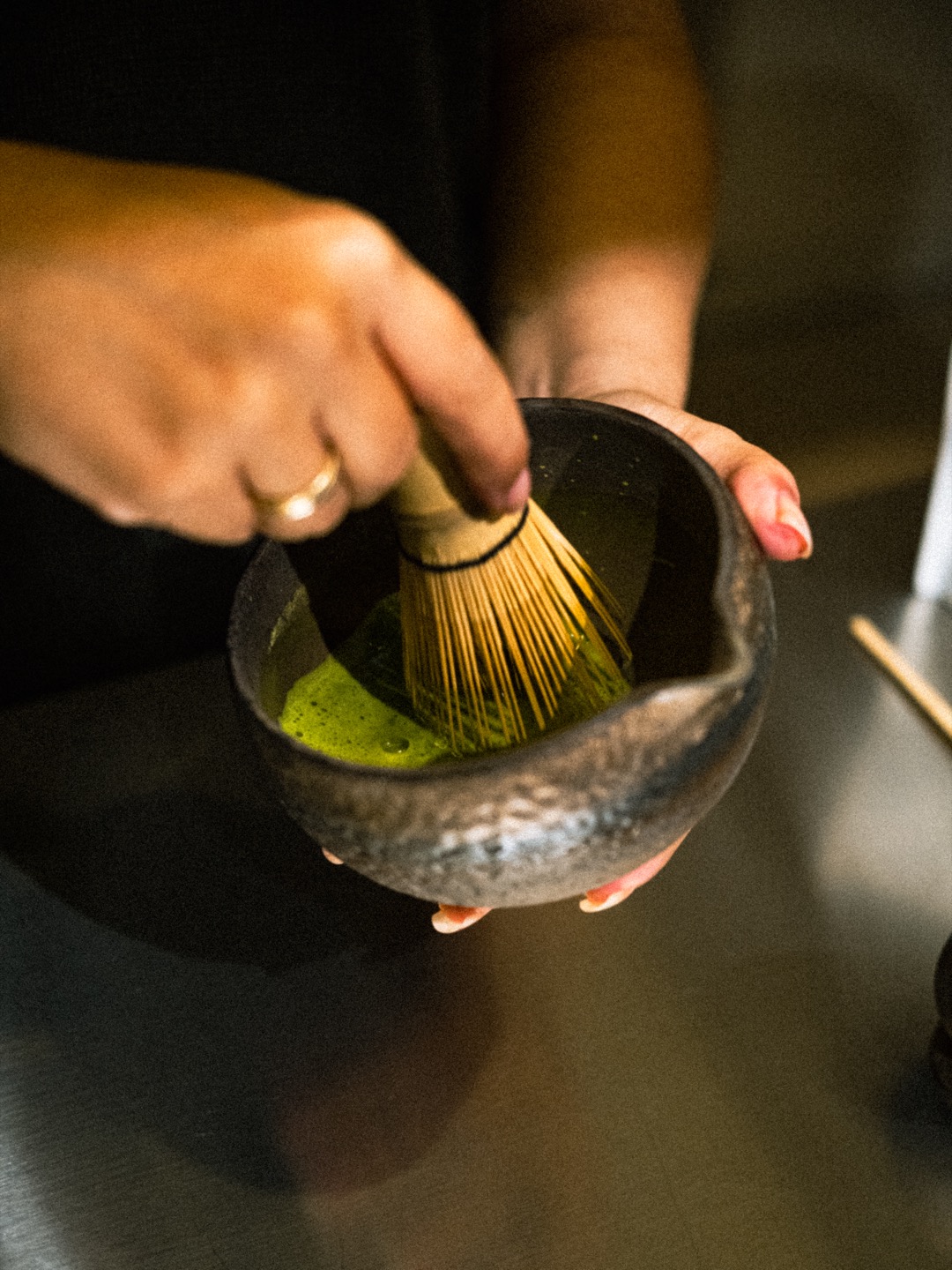 Betemu Coffee — matcha hazırlığı